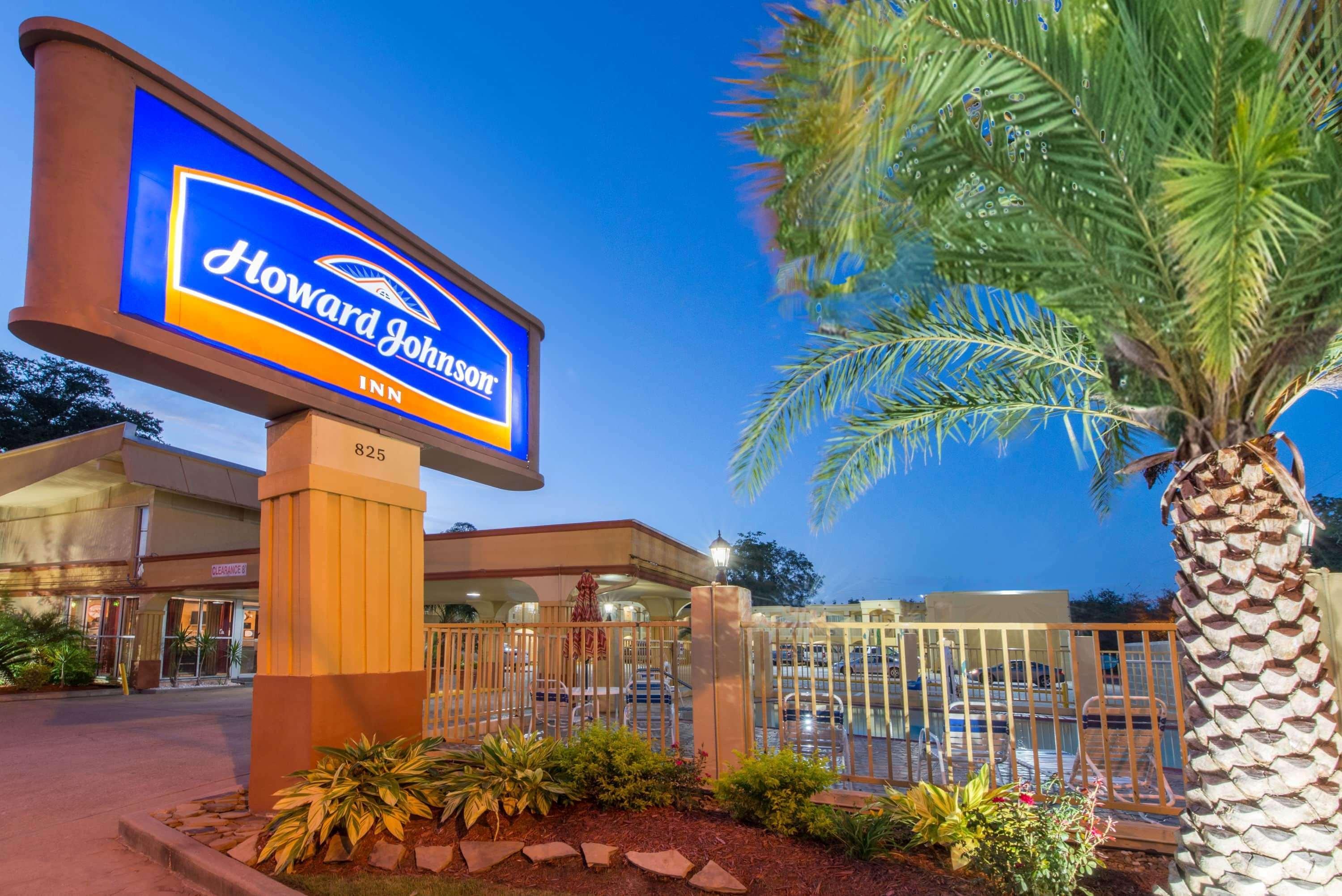 Howard Johnson By Wyndham Historic Lake Charles Exterior photo